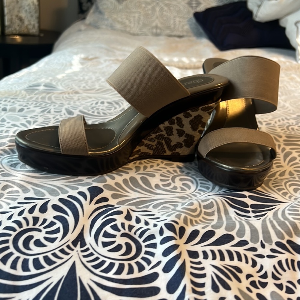 Charles David animal print wedge size 8-1/2